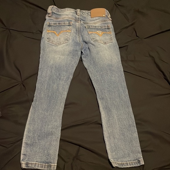 Gently worn Guess distressed skinny fit jeans - Picture 2 of 2